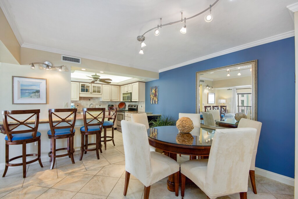 Dining Room next to Bar