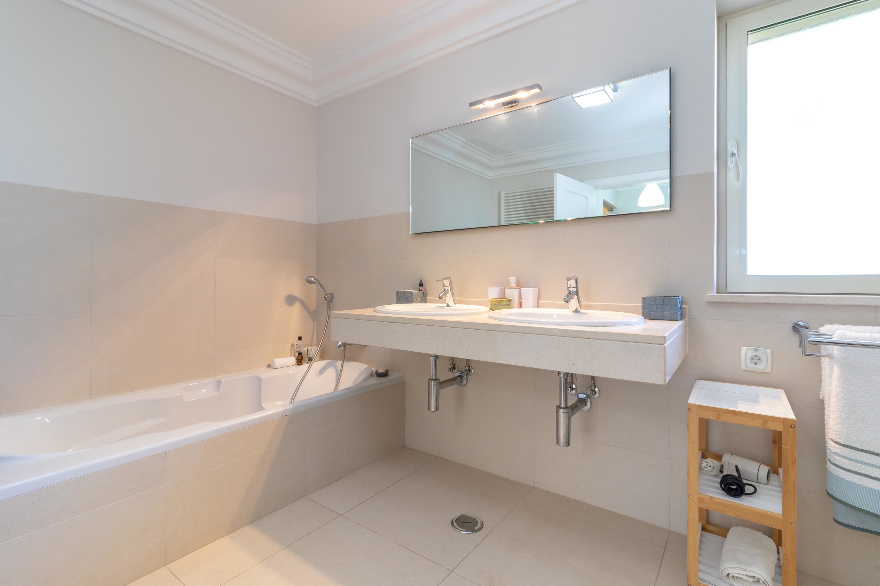 master bedroom en-suite