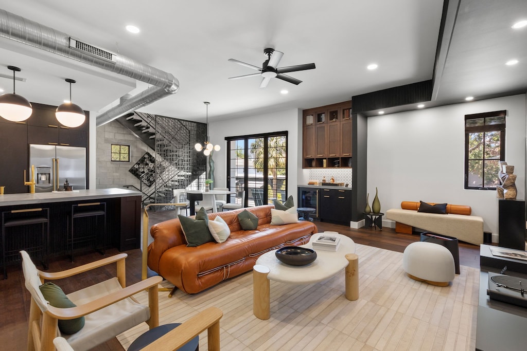 Welcome to The Strata Barn - A new luxury tropical-eclectic villa located in Tampa.