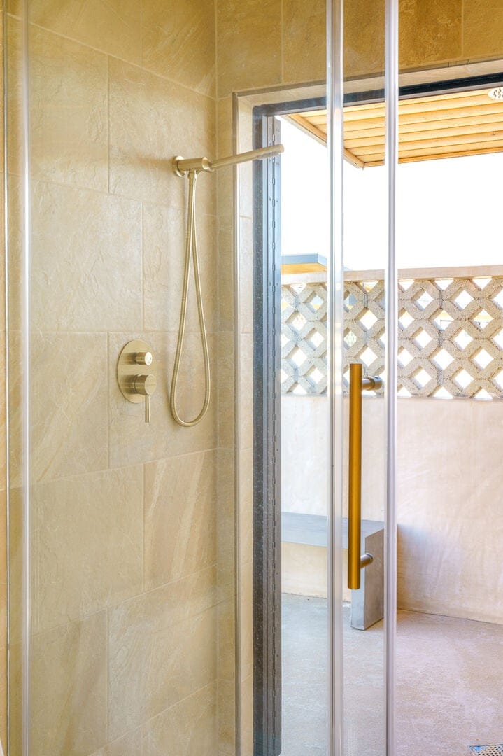 Shower leading to the outdoor bath.