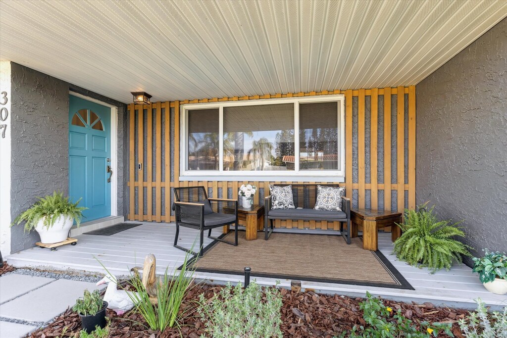 Entrance area seating