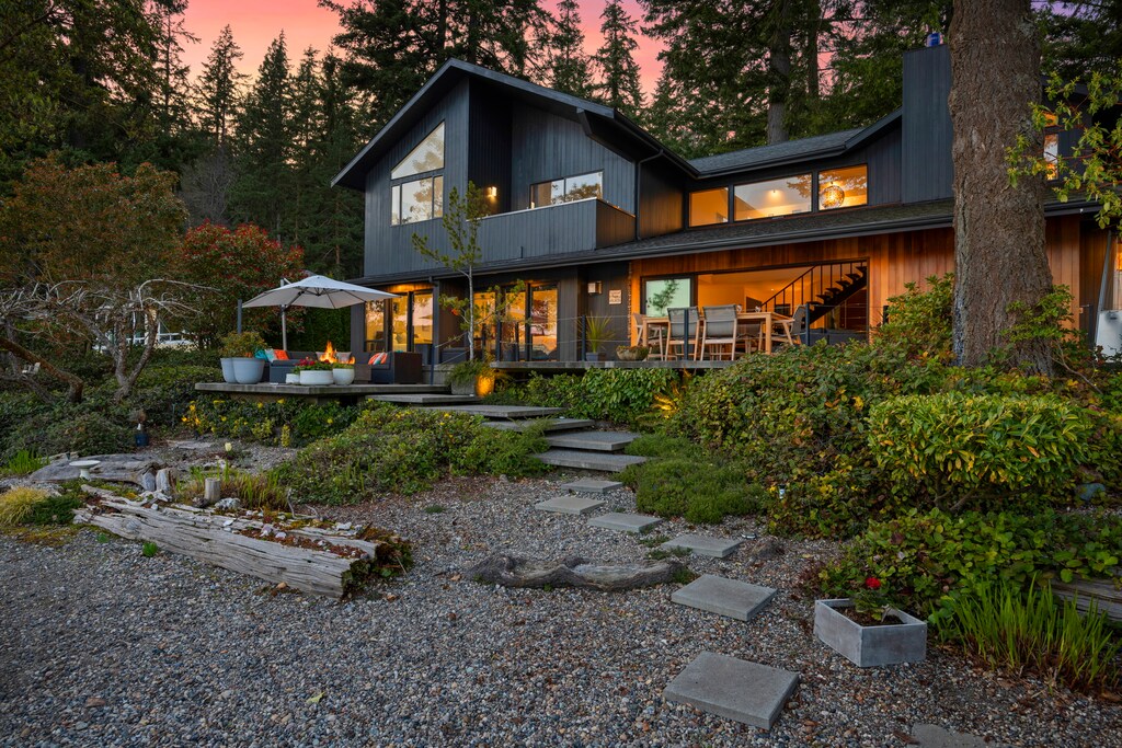 Experience lakeside magic as twilight falls over this elegant waterfront retreat, where luxury meets nature.