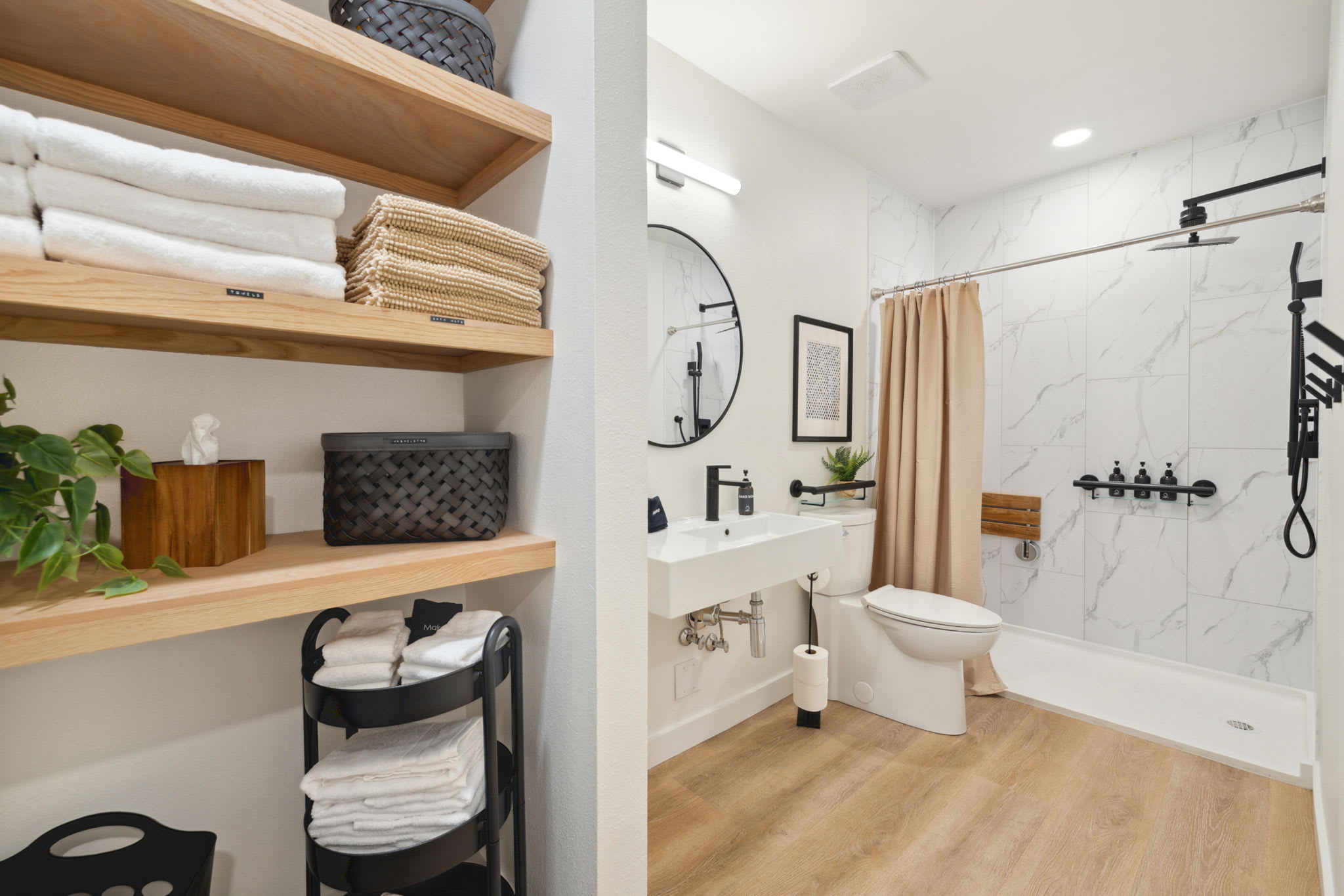 A full bathroom is located in the hallway.