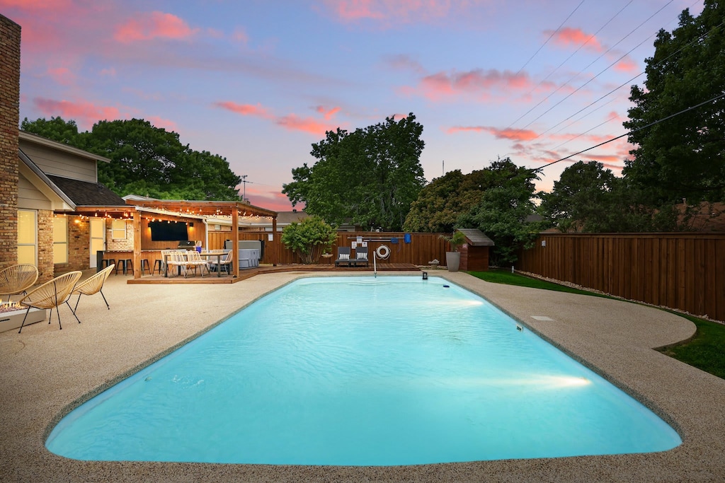 Don’t forget to pack your swimsuits! This gorgeous, fully fenced, and landscaped backyard boasts a spectacular outdoor swimming pool that will remind you of a tropical paradise!  