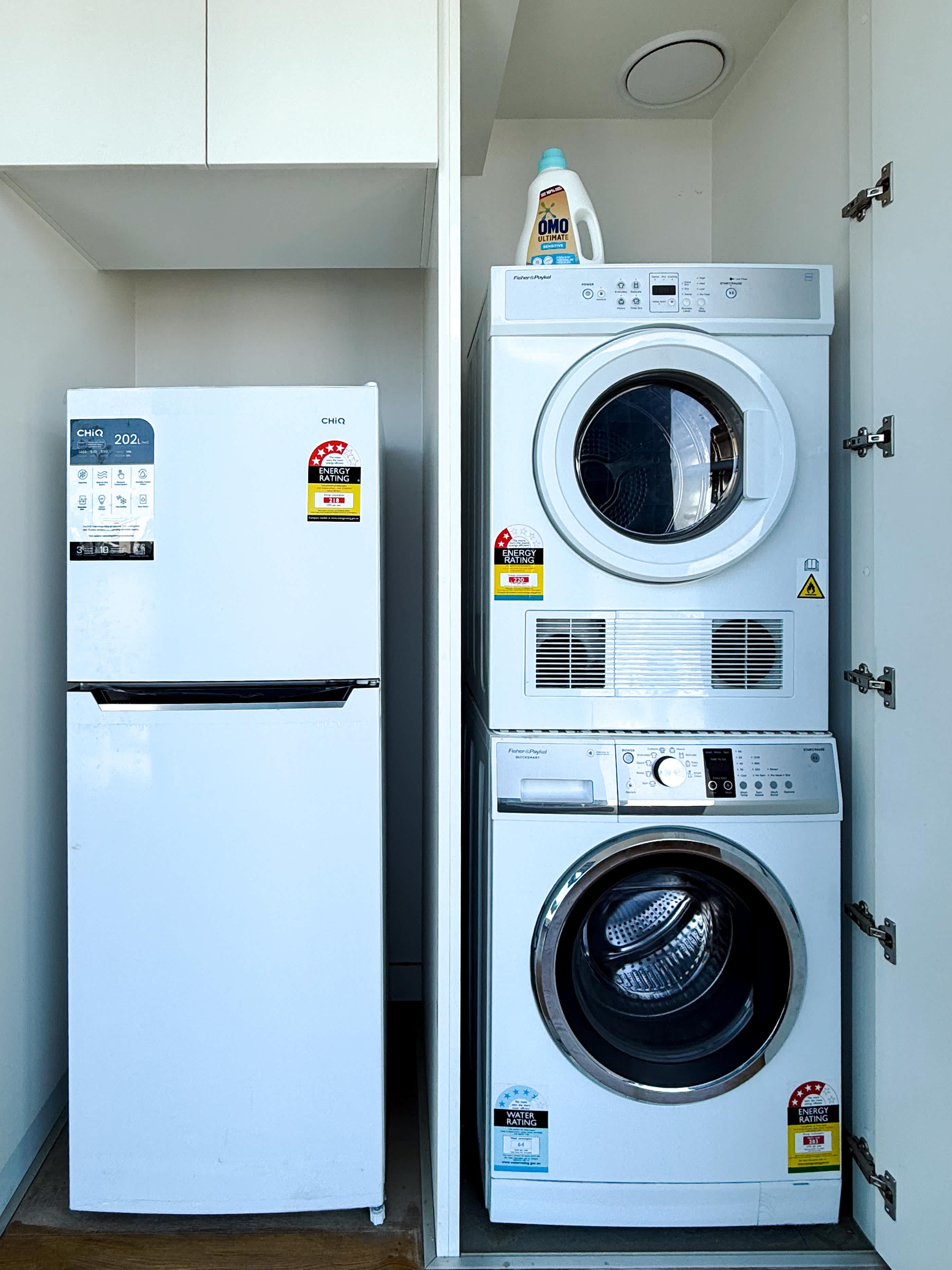 Fridge and laundry facilities