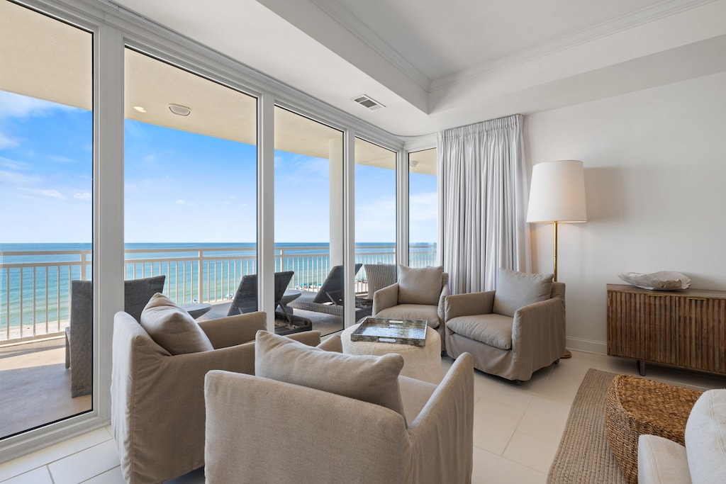 Welcome to La Playa 402!