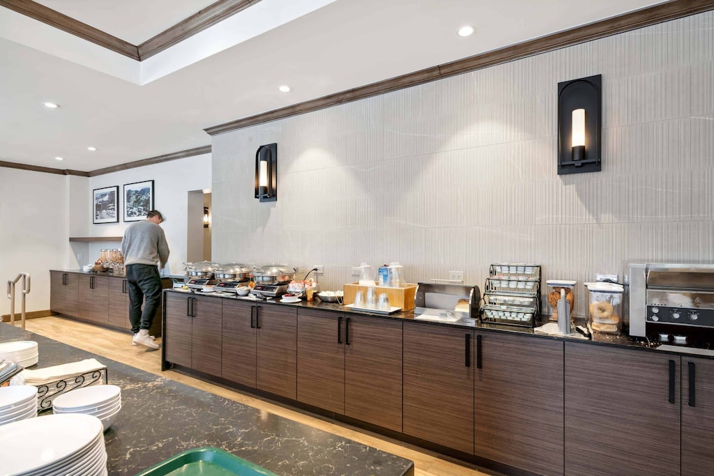 lodgetowerlobby-8257_54267194835_o_1