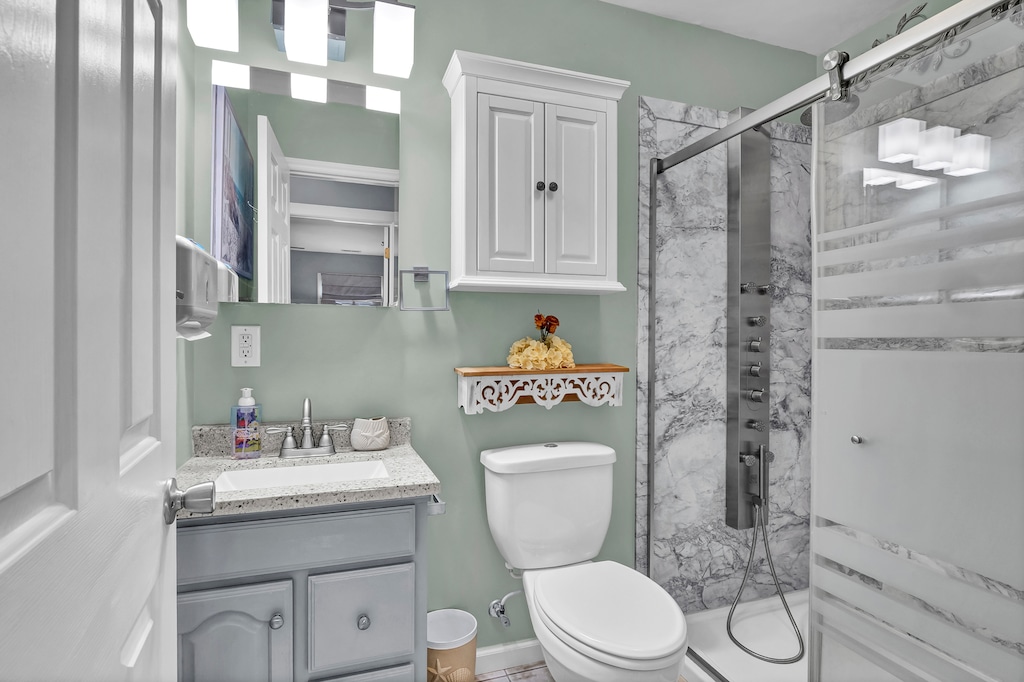 Hall Bath w Spa shower