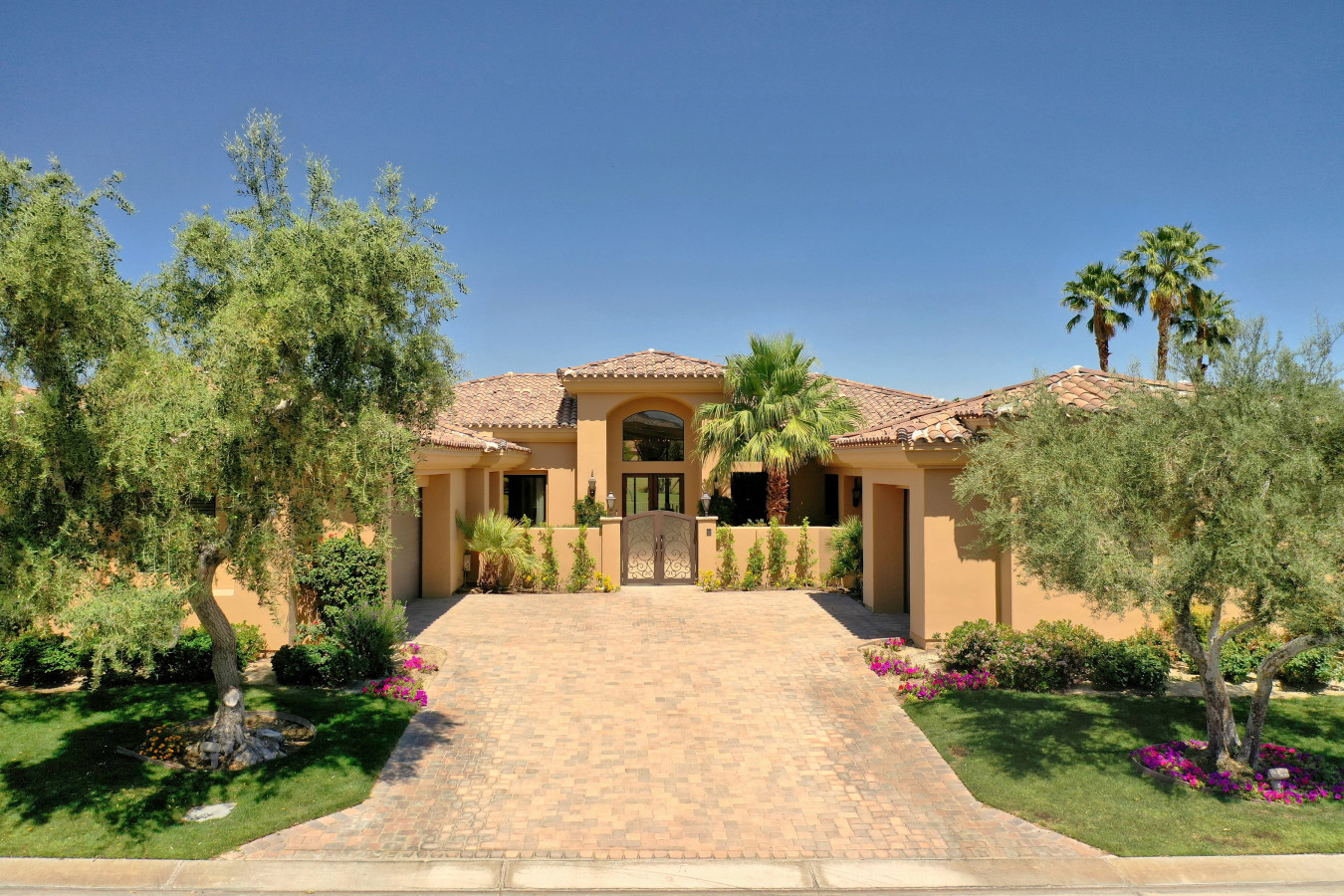 Property Image 1 - Legends Summit, PGA West, Weiskopf Private! Double fairways and mountain views!