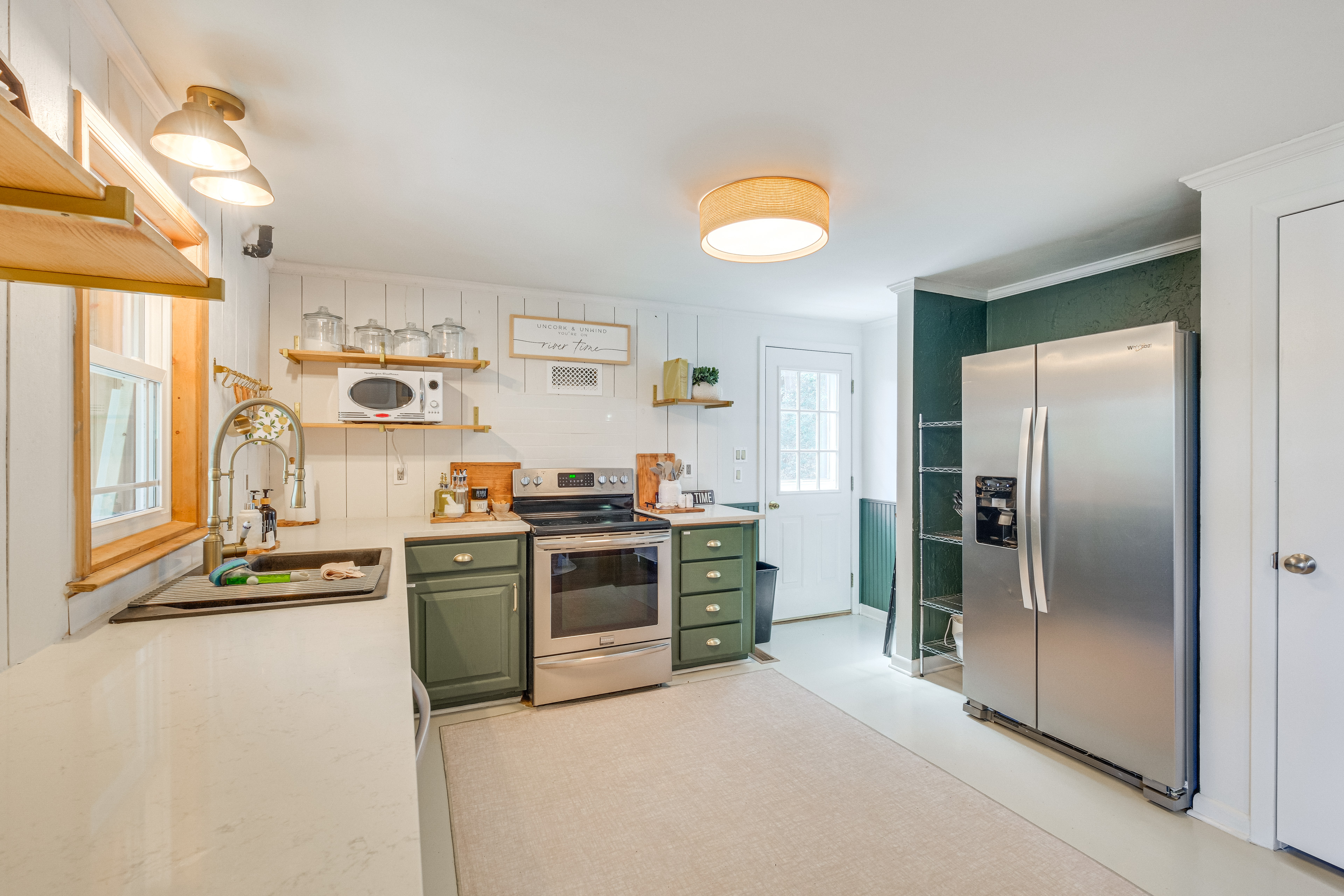 Dock, Sunrooms & Fire Pits: Deltaville Home!