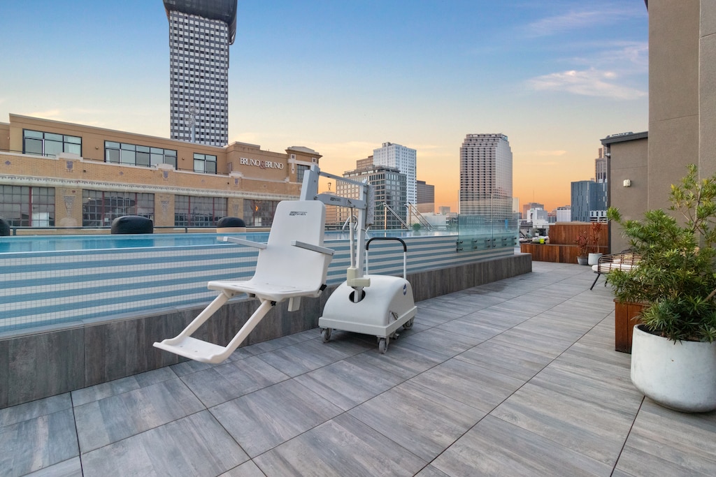 Our rooftop pool features an ADA-compliant pool hoist, ensuring accessibility for all guests. At 888 Baronne, luxury meets inclusivity with thoughtful design and comfort.