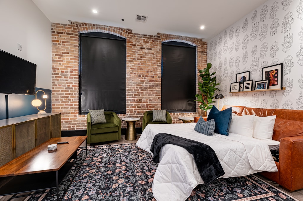 Relax in the living area with a smart TV, stylish seating, and a sleeper sofa for extra guests. Perfect for families or group stays in New Orleans, this inviting space is ideal for movie nights or recharging after a day in the city.