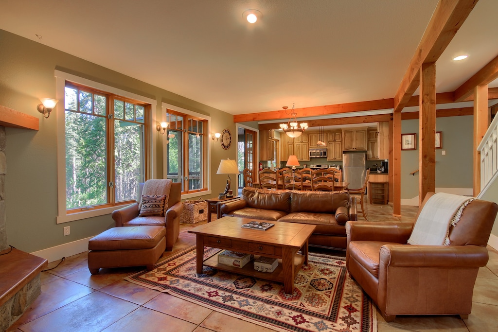 Enjoy time with family and friends in this open concept living space!