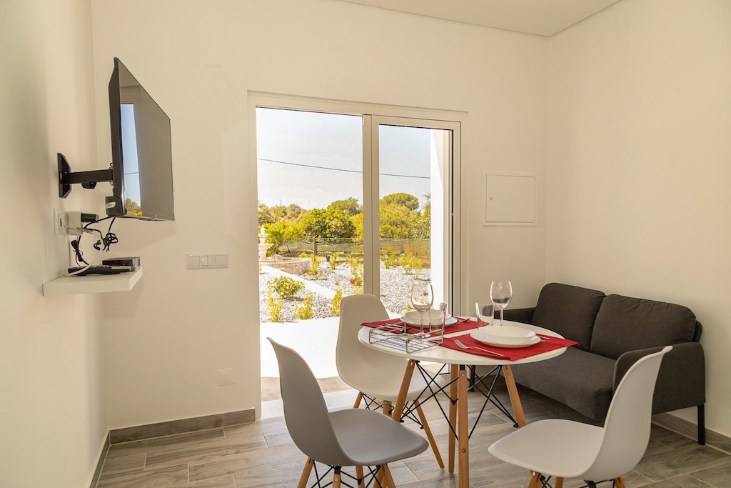 Eating area - TV - WIFI - Garden view - BY BEDZY