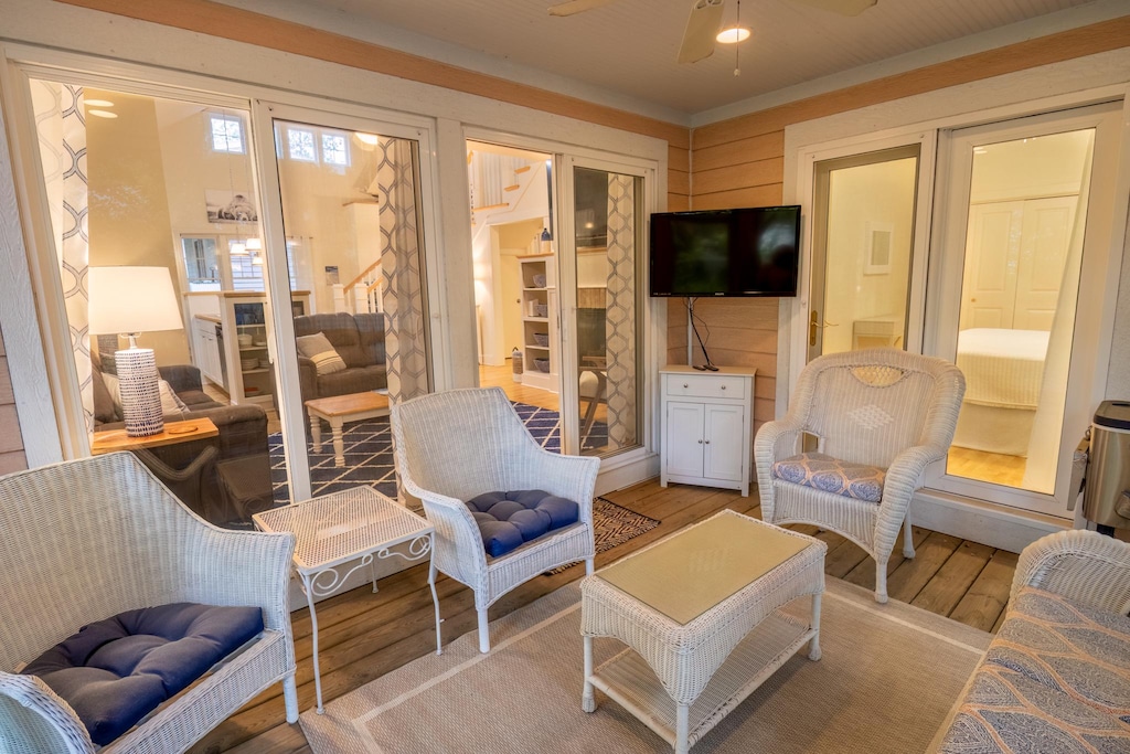 Main House | Main Level | Screened in Porch
