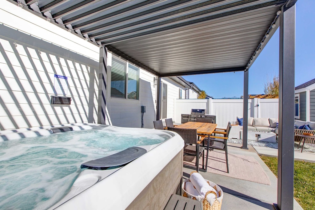 Enjoy the beautiful Hot tub in this outdoor oasis