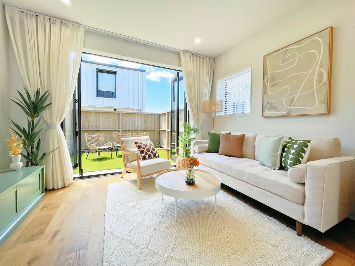 Central Oasis Aircon 2BR vs Backyard near Ponsonby