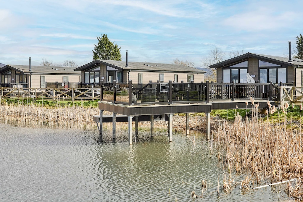 River Tees Lodge, Great Ayton - Host & Stay