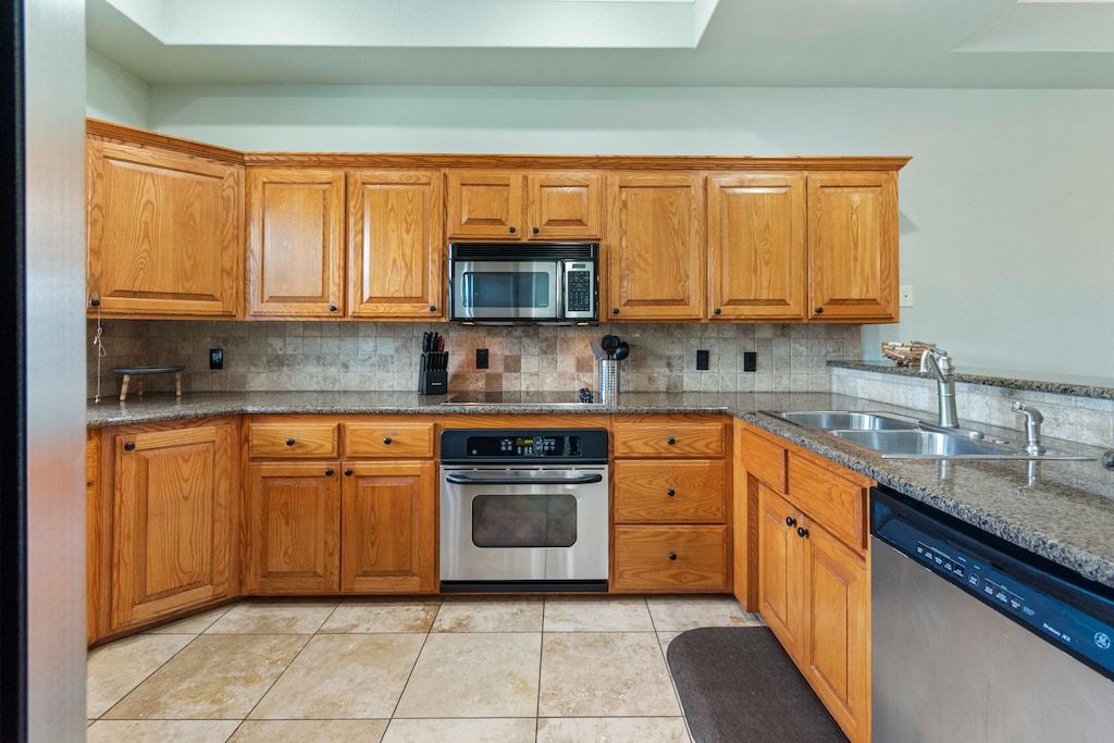 SS appliances and plenty of cabinetry for your goodies