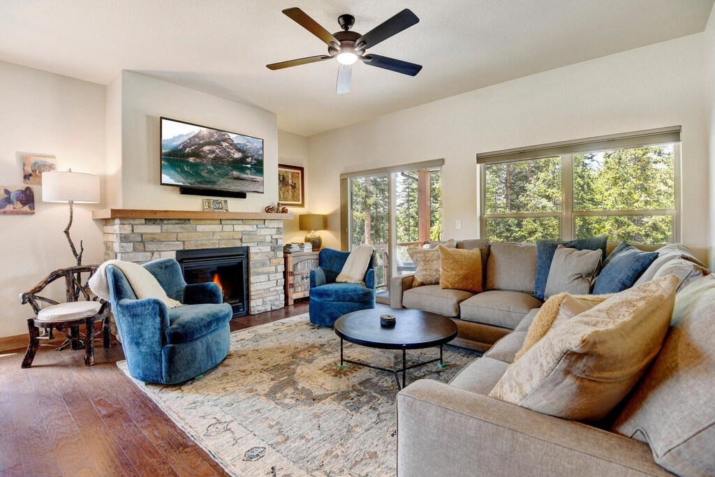 Beautiful main living with gas fireplace