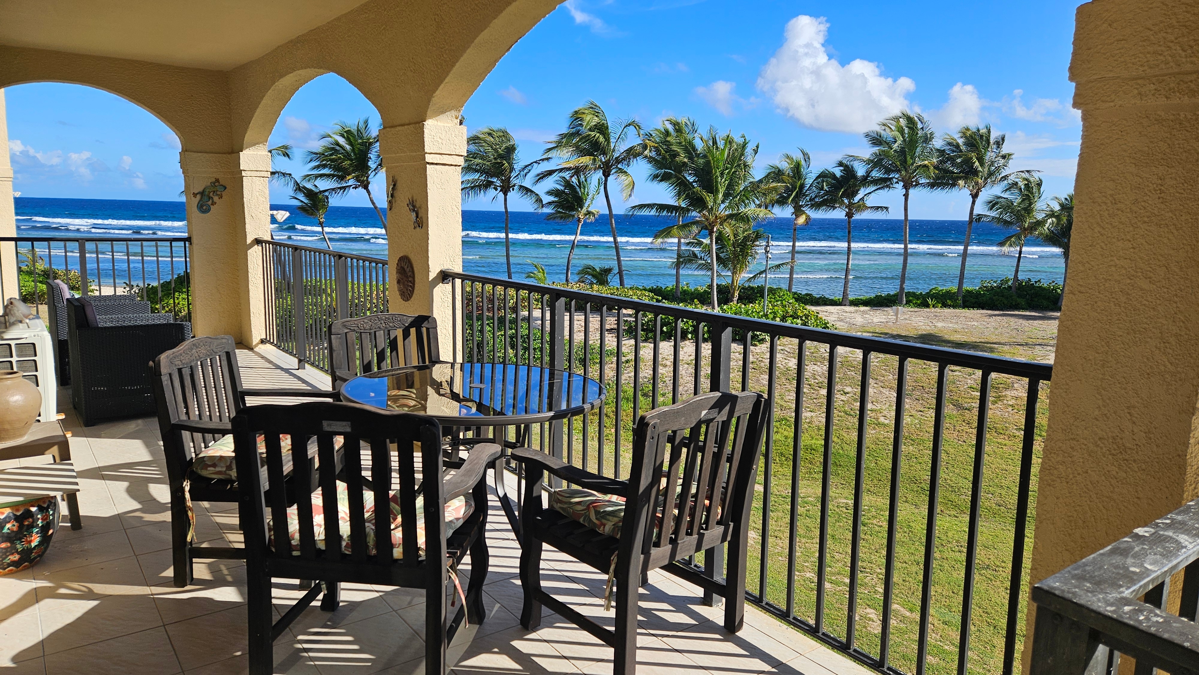 Pelican Paradise – Your Seaside Escape Awaits!