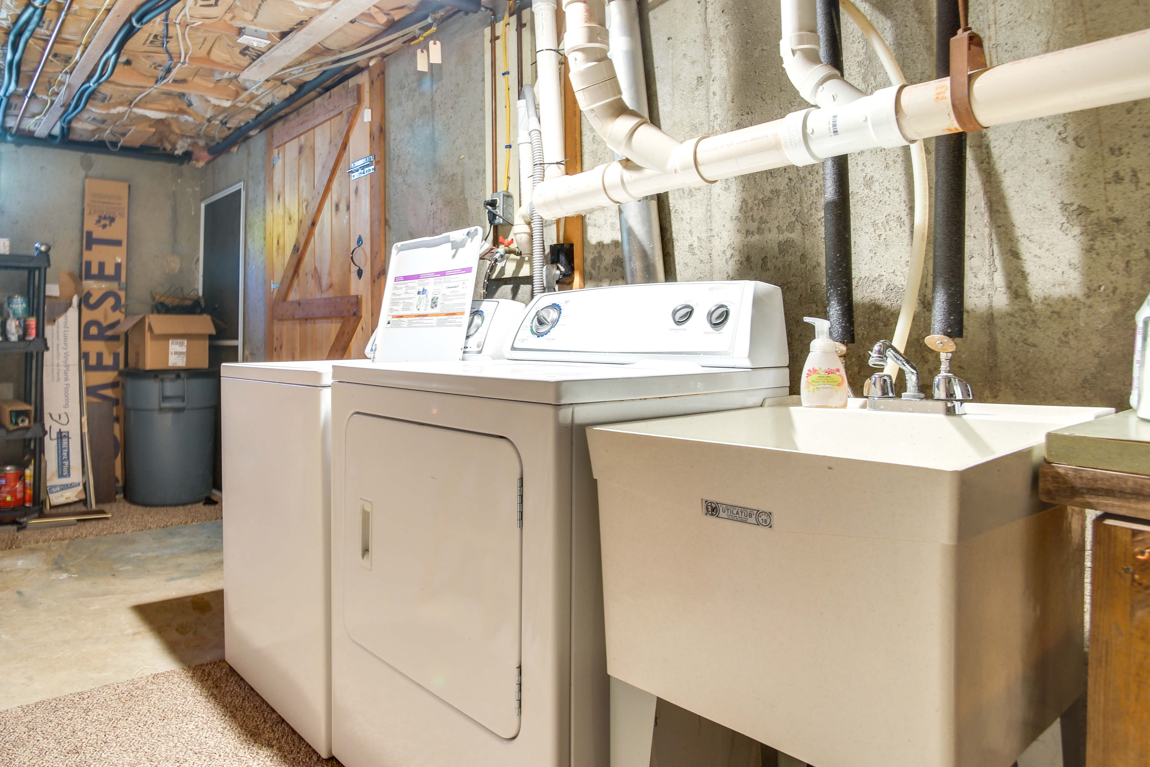 4 Mi to Inkwell Beach: Home in Oak Bluffs!