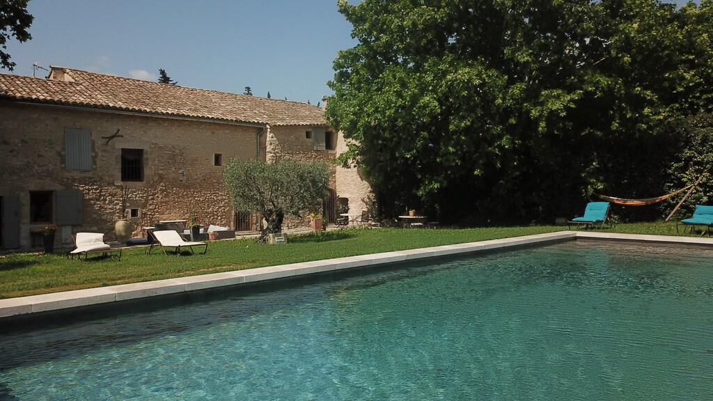 Holiday rental Eygalieres Alpilles Provence provencal farmhouse for rent with all comfort private swimming pool 13 people. Online reservation with Plaisirs & Maisons de Provence
