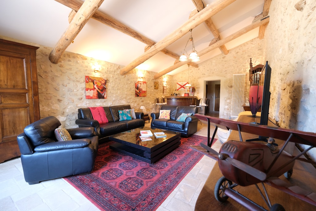 Vacation rental Eygalieres Alpilles Provence Provencal farmhouse to rent comfortable living room for 13 people. Online reservation with Plaisirs & Maisons de Provence
