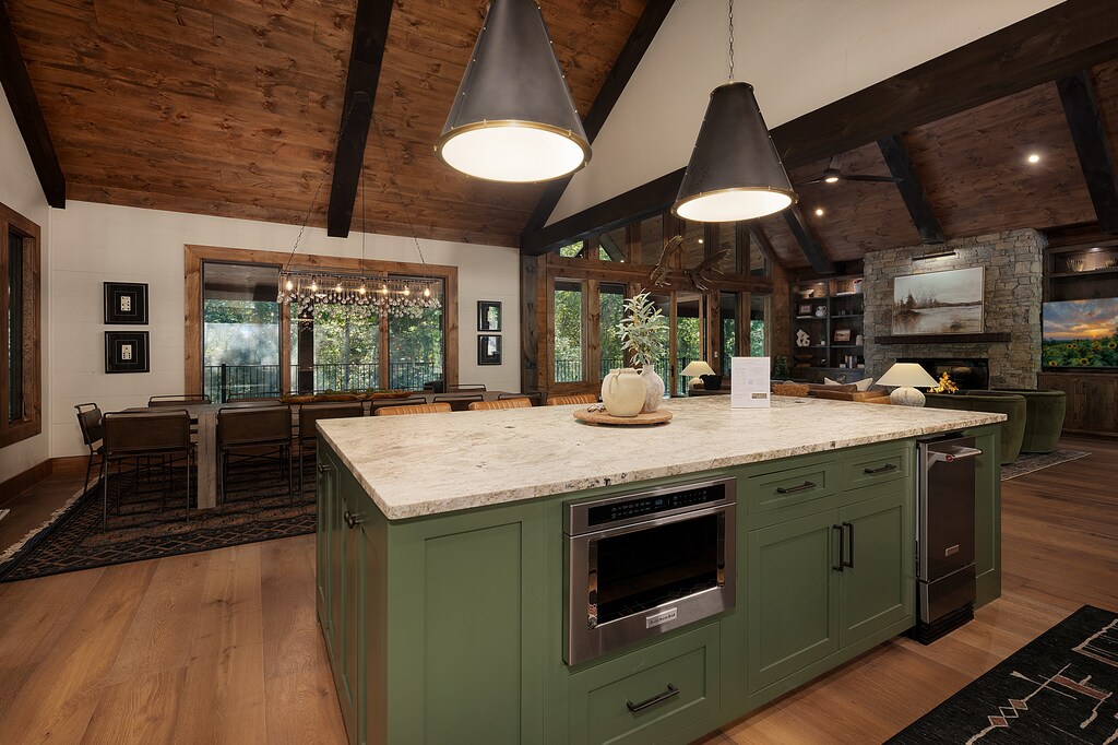 Iron Tree Lodge - Fully Equipped Professional Kitchen