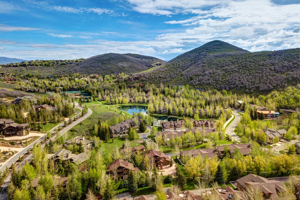 Queen Esther 2425 is located in the Deer Valley area surrounded by trees and mountains.