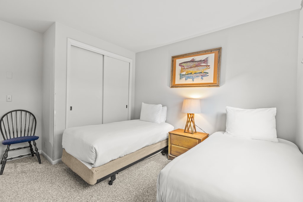 The bedroom has two twin beds that can be made into a king size bed with 24-hours advanced notice.