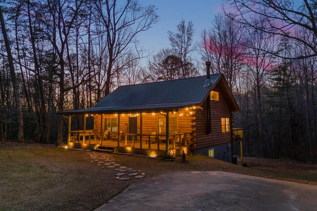 Welcome to Your Ultimate Mountain Getaway!

