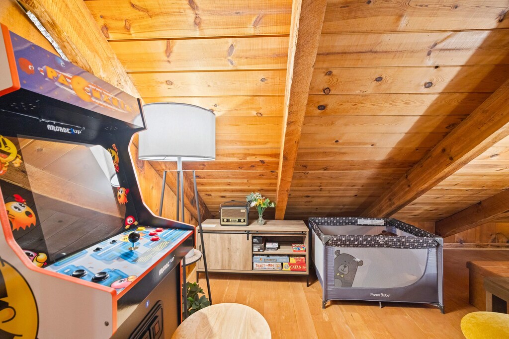 A playful retreat for kids and adults alike—enjoy arcade games, board games, and more in the spacious loft.