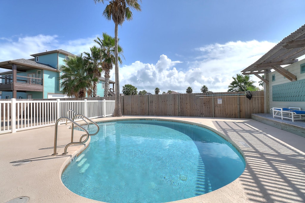 Exterior . Signal Point Townhomes Community pool -Well-maintained, balanced relaxation