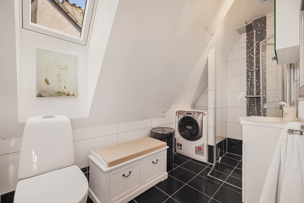 Discover the perfect blend of functionality and style in your bathroom. From the sleek sink to the efficient washing machine, every detail matters.