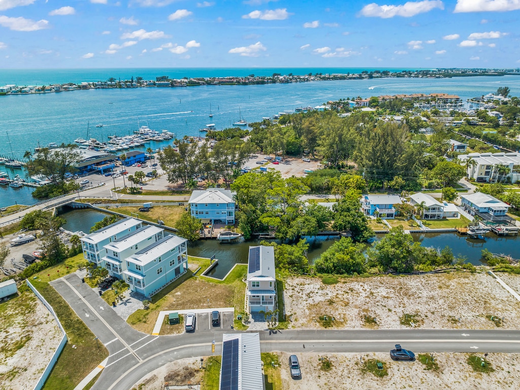 Close To Beaches, Canal Front