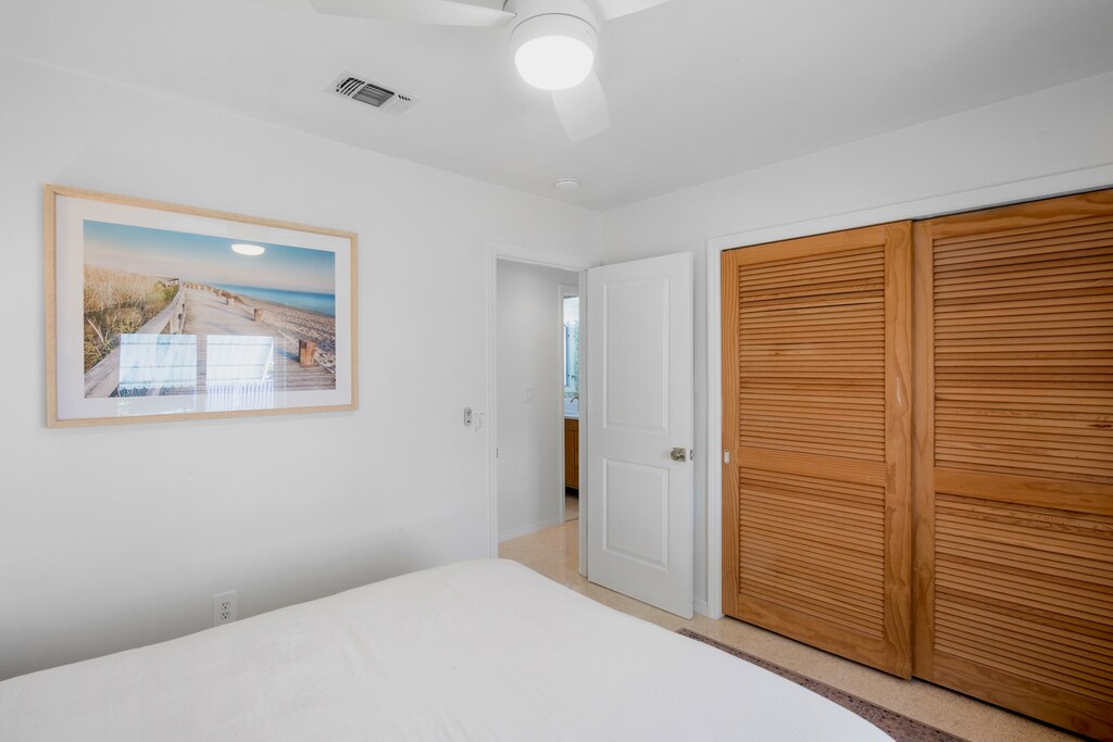 Second Bedroom - Queen