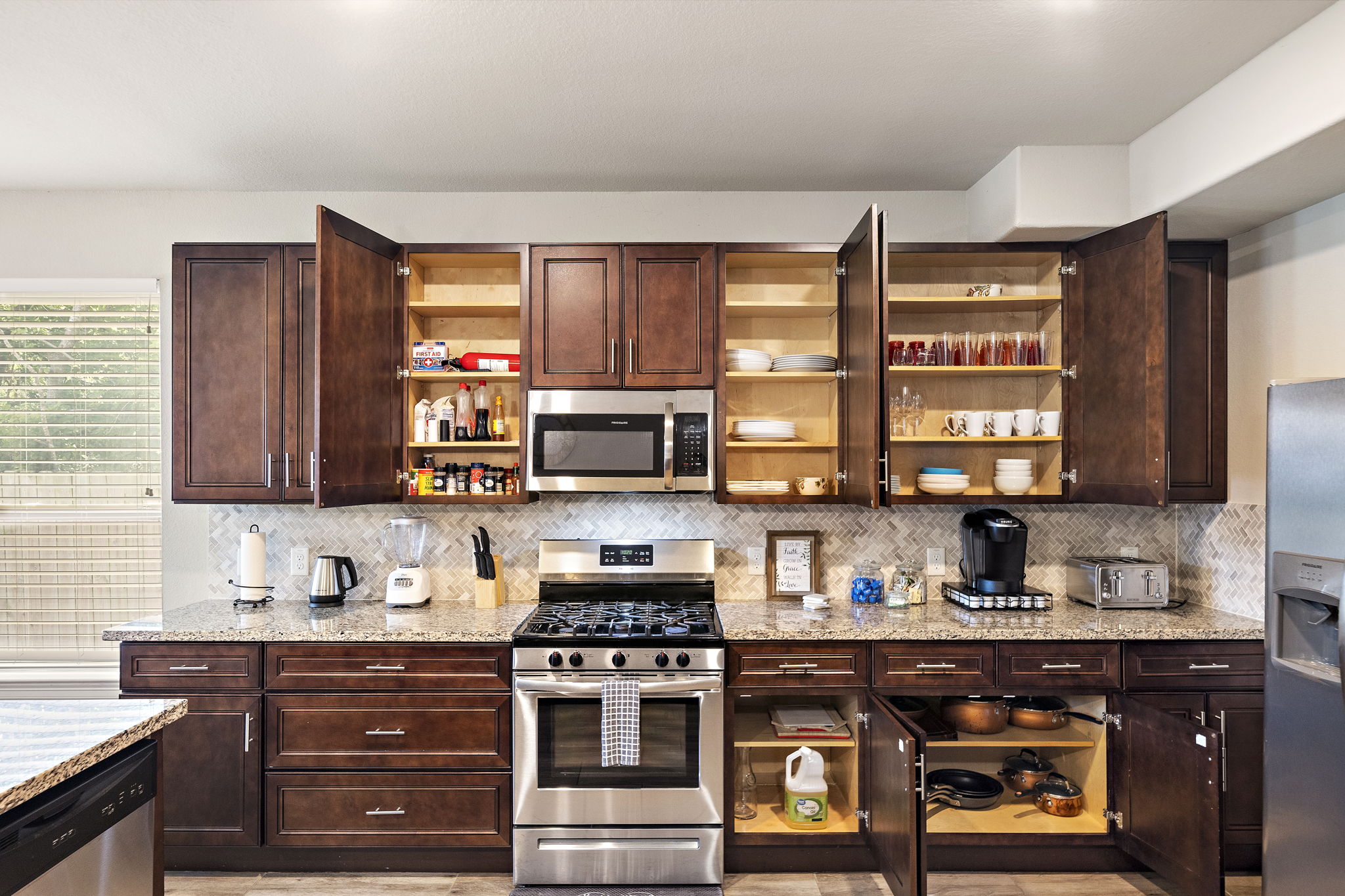 City Escape | BBQ Yard | WiFi Games | Pets Welcome