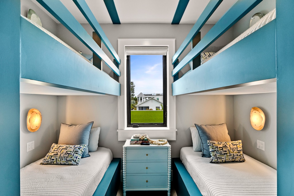 Fourth Bedroom, Two Twin/Twin Bunks