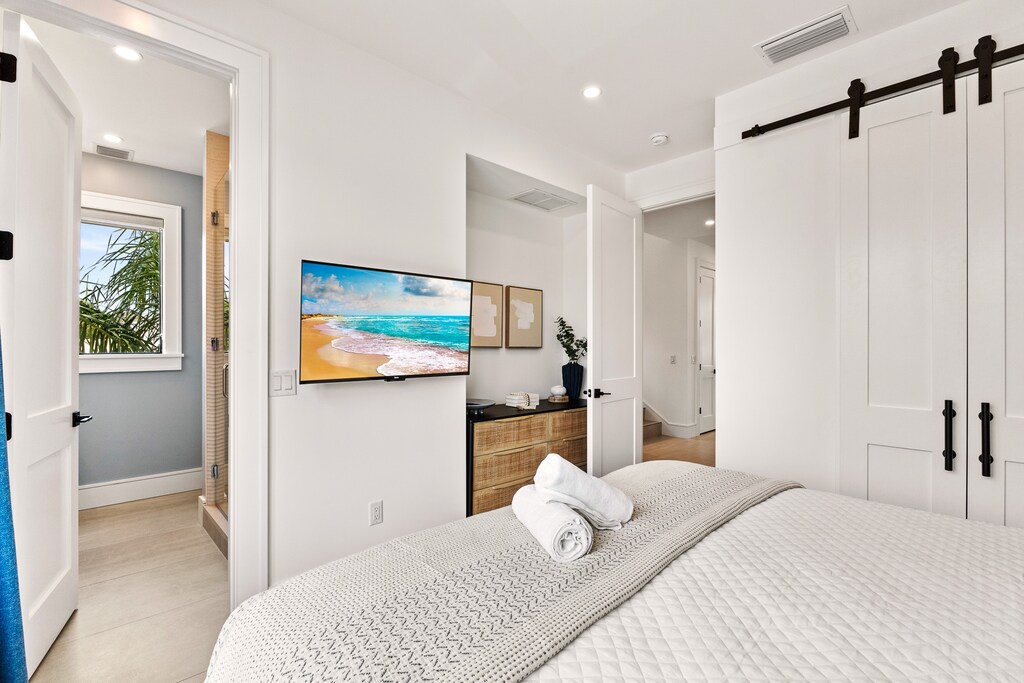 Second Bedroom, King