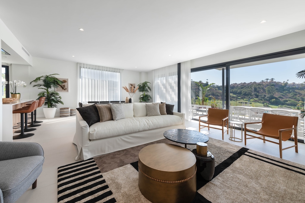 Spacious living-dining room with direct access to the garden with private swimming pool and wonderful views of the Santa Clara golf course.