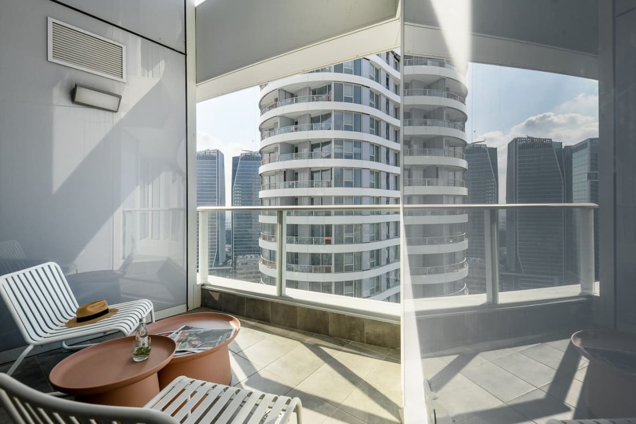 Bright 3BR Apt w Balcony in Tel Aviv City Center