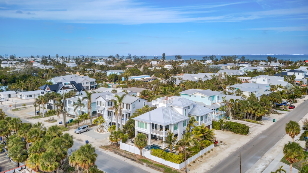 Cloud Nine On Pine by Anna Maria Island Accommodations