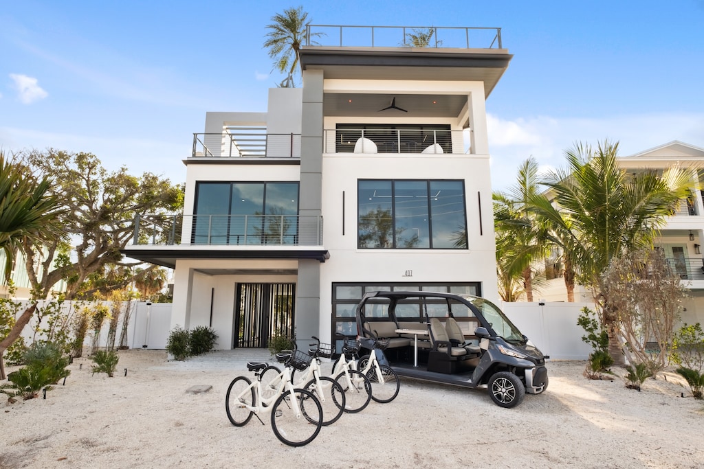 Bikes and Golf Car - Exclusive Amenities