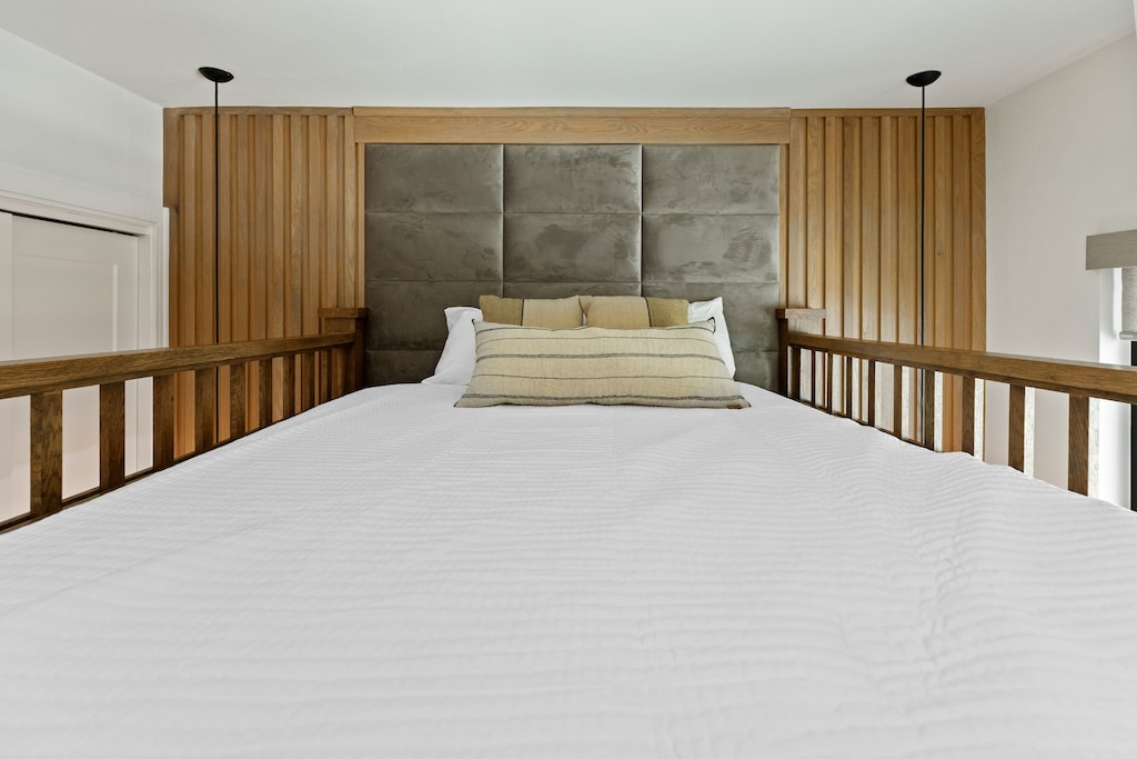 Fourth Bedroom, Queen/Queen Bunk