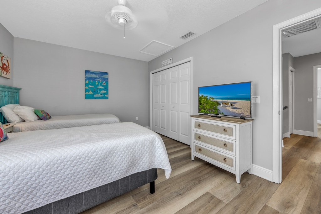 Third Bedroom - Two Twins