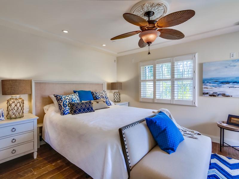 Primary suite with ceiling fan