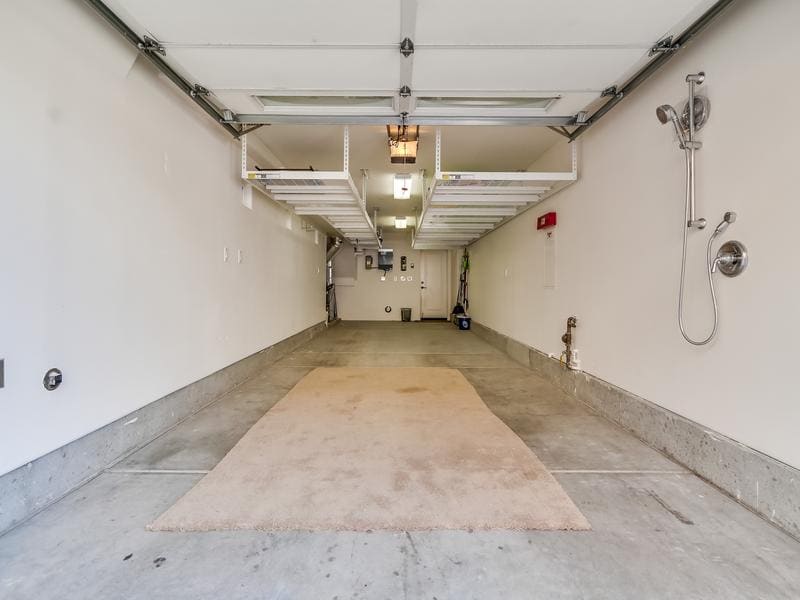 Small tandem garage - check dimensions