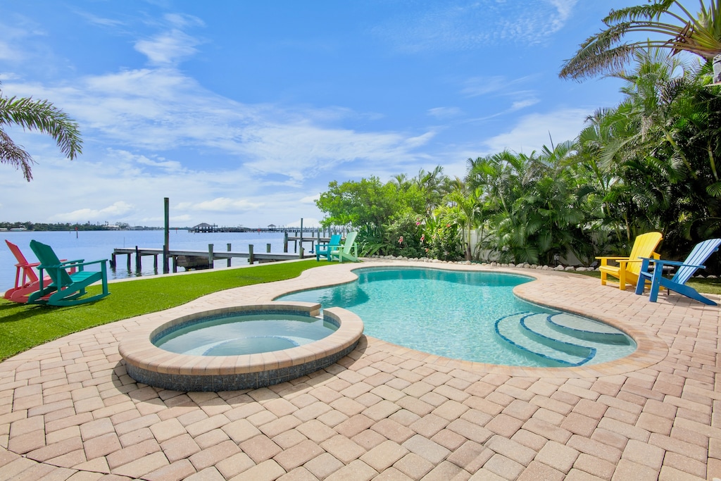 Private Pool and Spa - Bay views