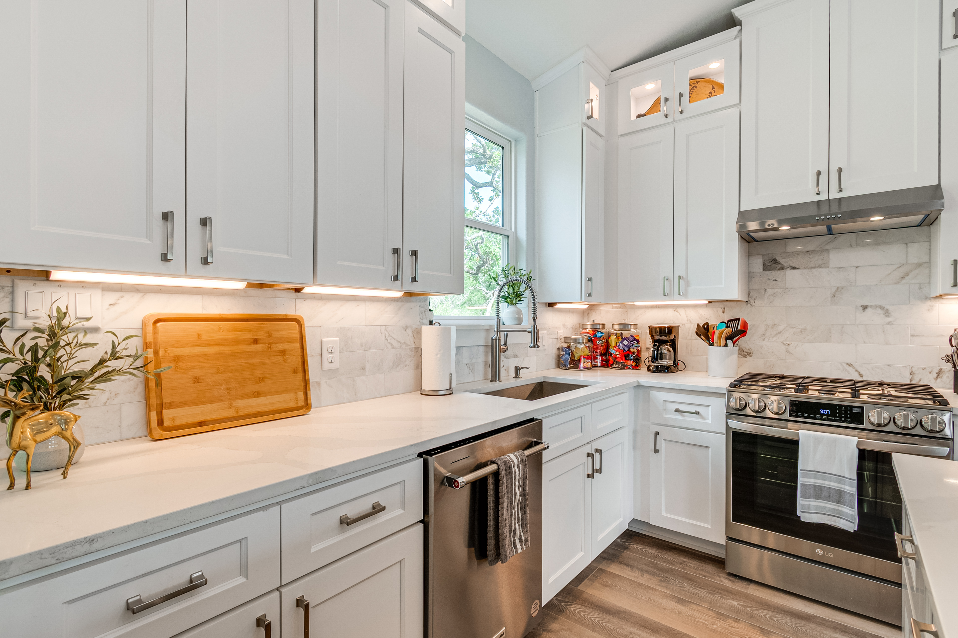 6 Mi to Lake Somerville: Barndominium on 20 Acres